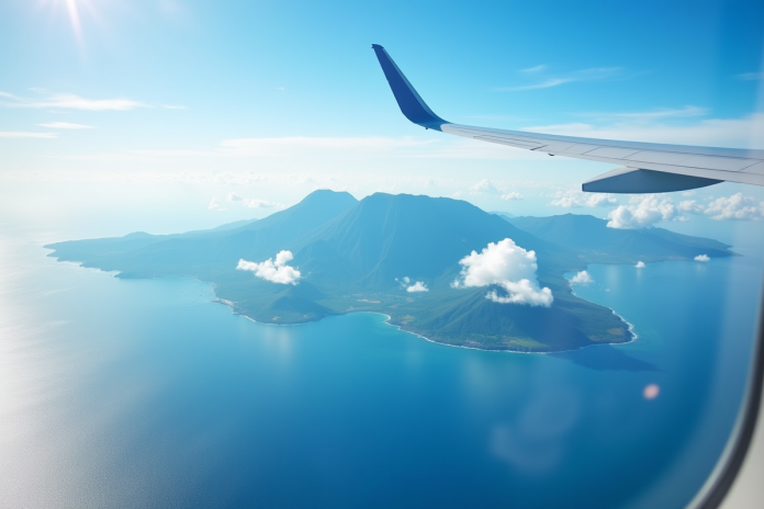 Vue depuis un avion sur l'océan Indien avec montagnes de la reunion